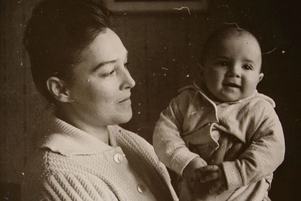 Александра Завьялова с сыном Петей. Фото: Руслан ВОРОНОЙ