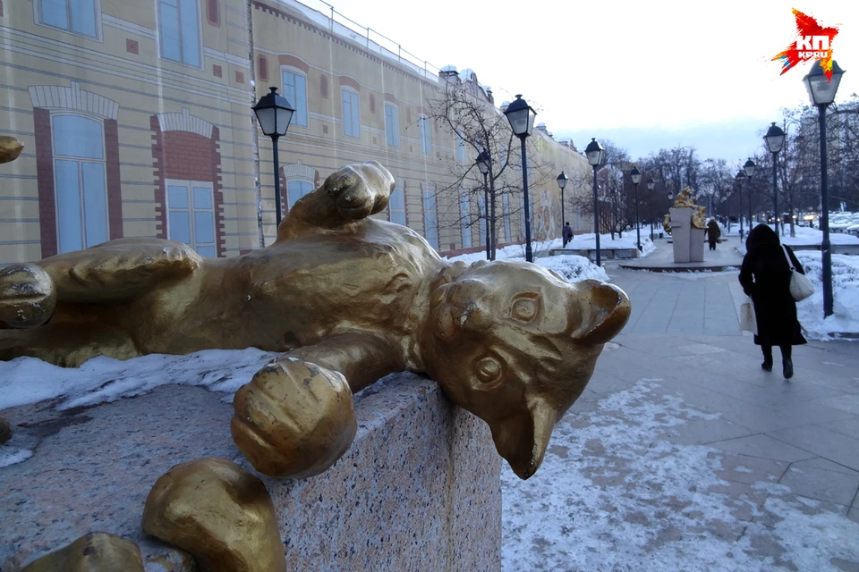 Сквер сибирских кошек в Тюмени.