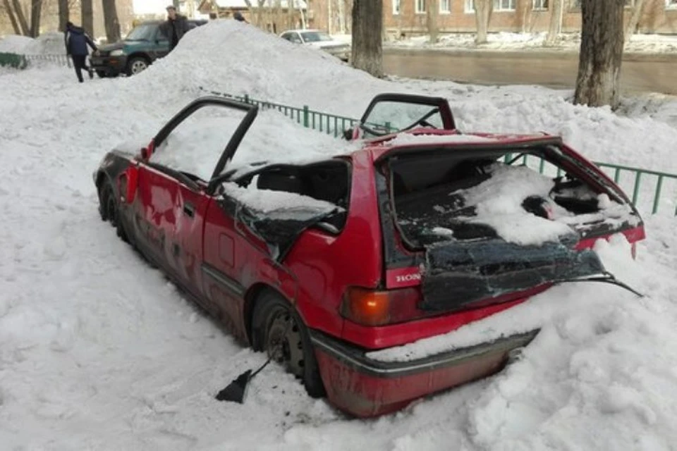 Владельцу машины, которую раздавила лавина снега, иркутская УК готова выплатить ущерб