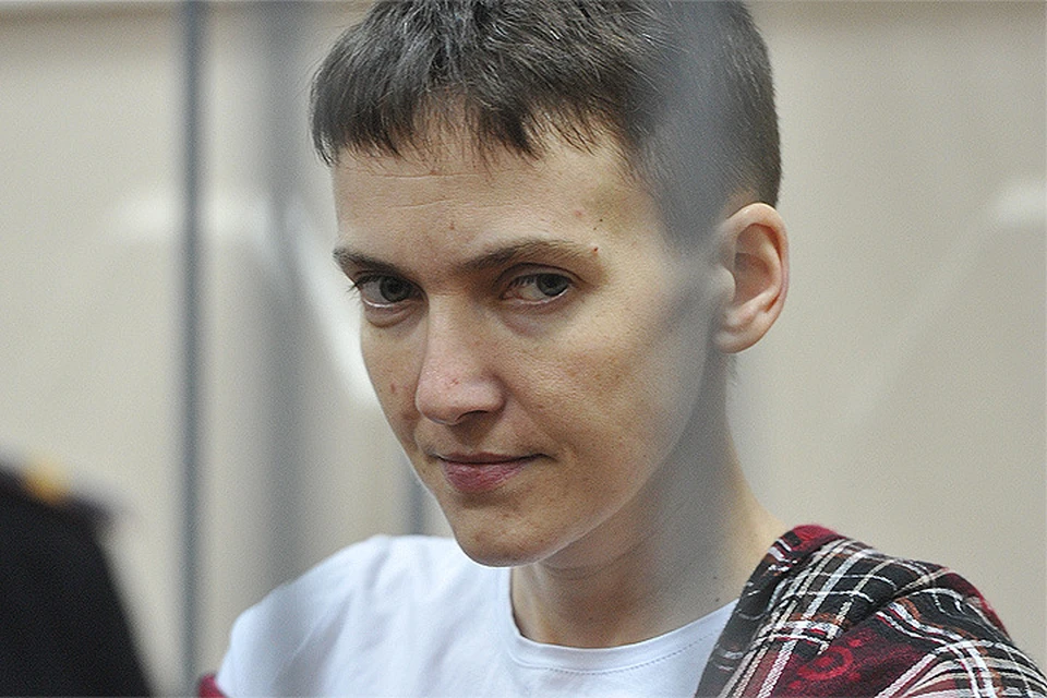 Надежда Савченко в помещении суда.
