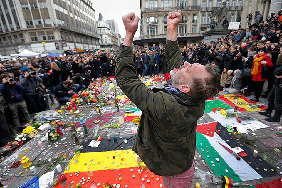 Сегодня наши СМИ говорят ровно то же самое, что они повторяли после атаки на Париж полгода назад: «это вызов европейским ценностям», «война с терроризмом» — и так далее