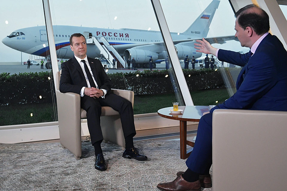 Дмитрий Медведев отаетил на вопросы Сергея Брилева. Фото: Александр Астафьев/ТАСС