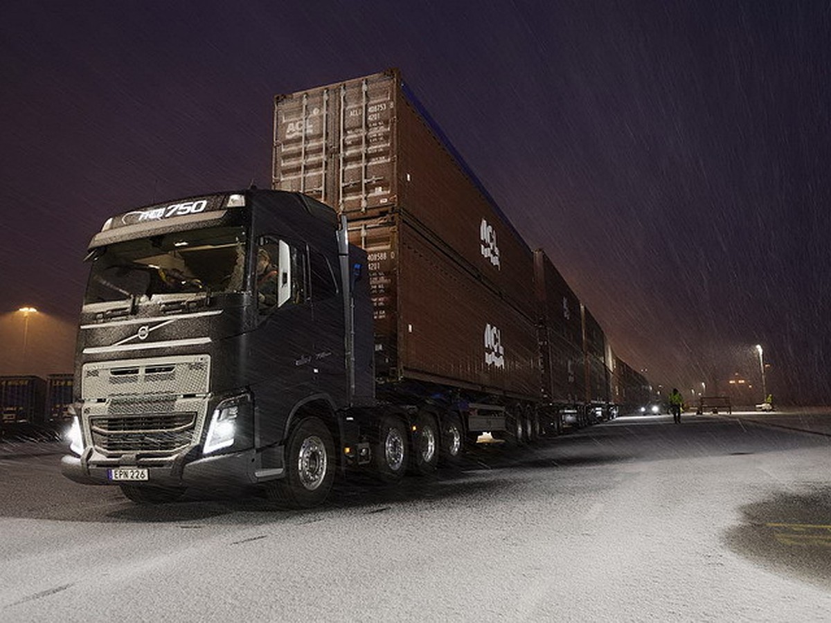 Есть рекорд: Volvo FH16 перевез груз весом 750 тонн - KP.RU