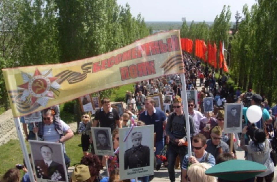 В 2015-м году "Бессмертный полк" в Волгограде собрал больше 16-ти тысяч человек. Фото с сайта moypolk.ru