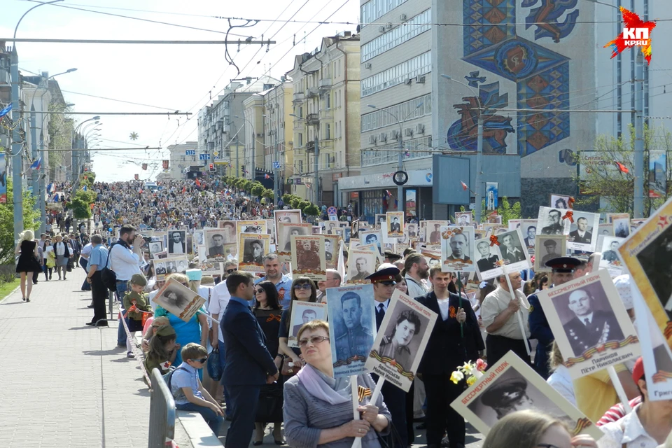 В акции "Бессмертный полк" поучаствовали больше 10 тысяч брянцев.