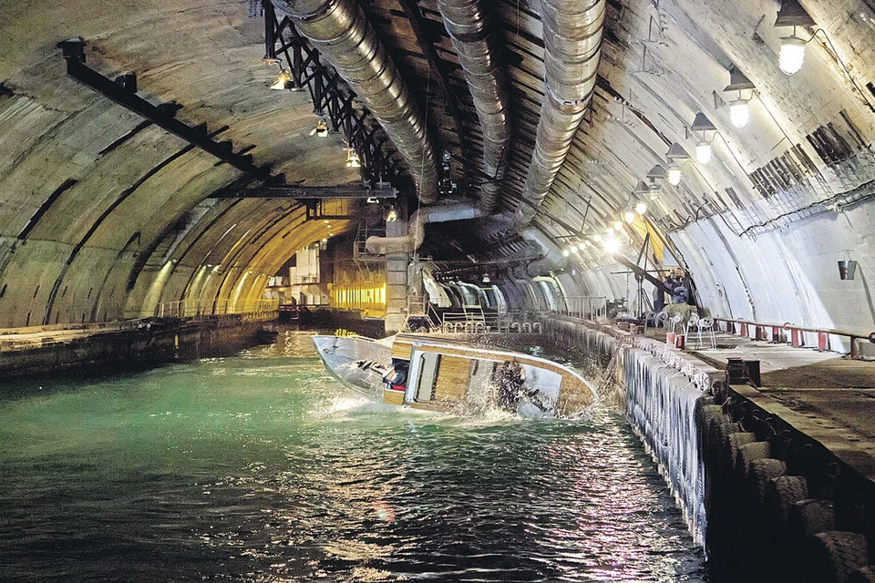 После погони по подземному каналу катер восстановлению не подлежал. Фото: Пресс-служба «ПимановФильм»