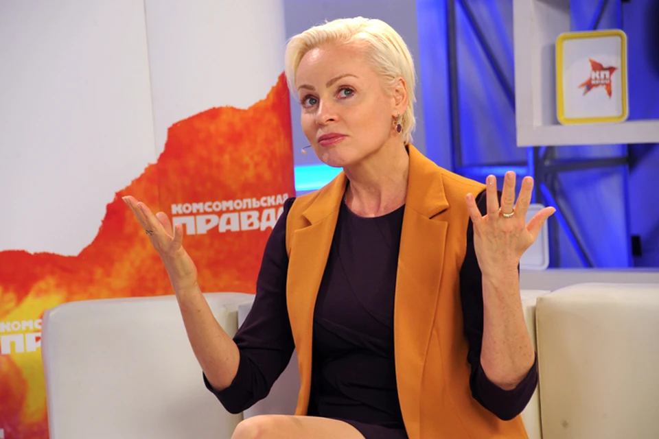 Актриса Жанна Эппле, сыгравшая одну из главных ролей в новом сериале «Беглые родственники», дала эксклюзивное интервью Радио «Комсомольская правда»