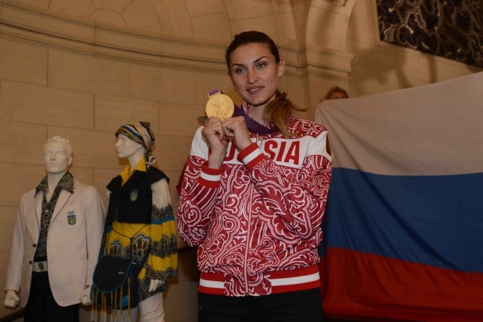 Анна Чичерова с золотой медалью Олимпиады-2012 в Лондоне