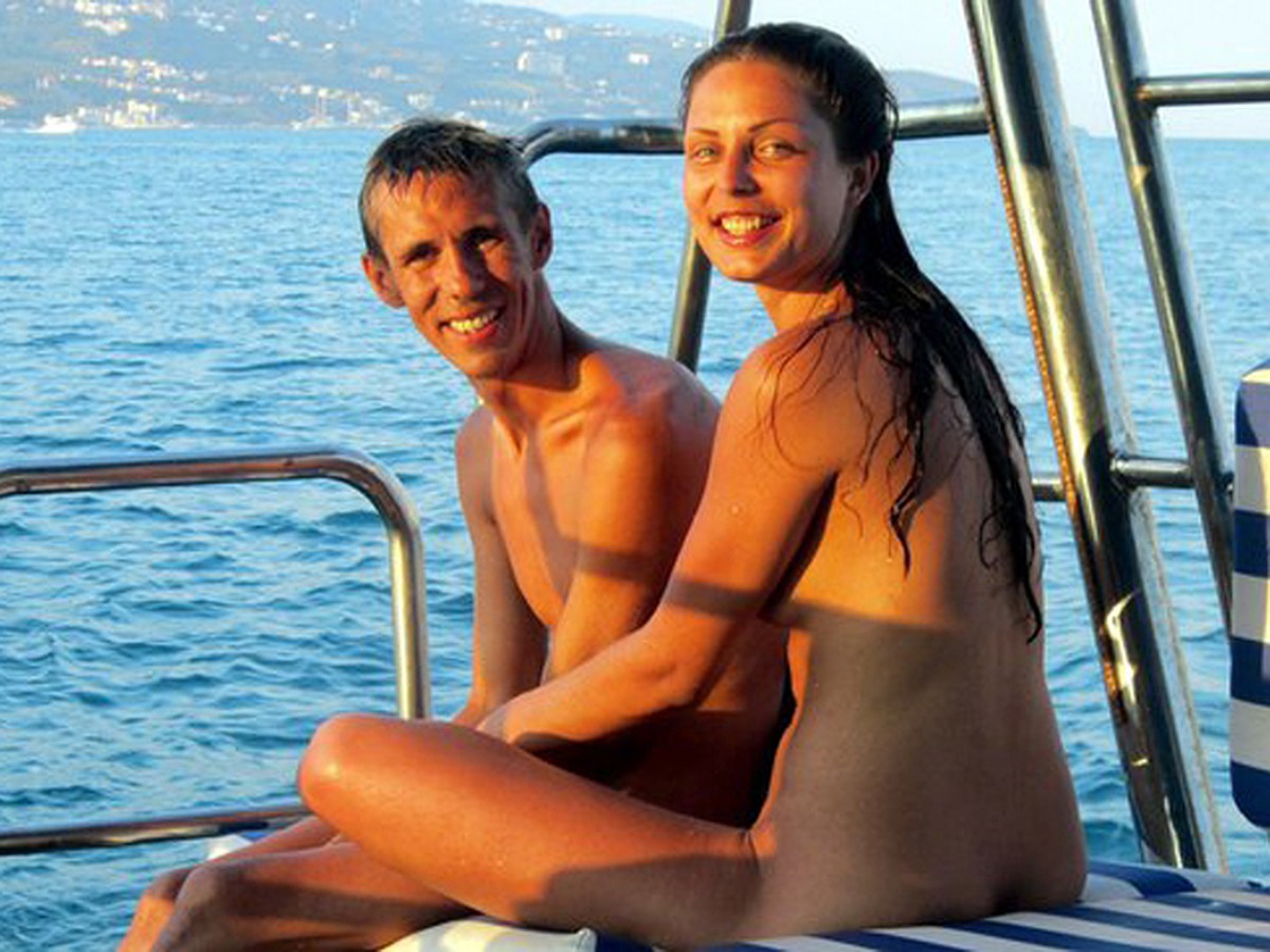 Алексей Панин опубликовал в соцсетях откровенные фото с бывшей женой на  нудистском пляже - KP.RU