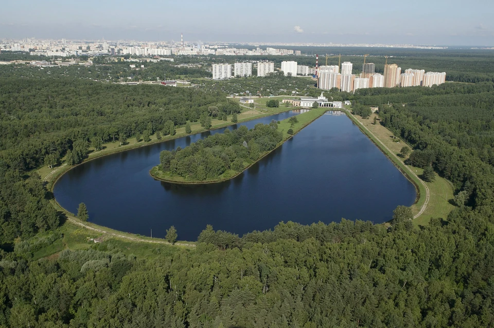 По оценкам экспертов примерный объем необходимых инвестиций в модернизацию объектов водоснабжения и водоотведения оценивается в 200 млрд. рублей ежегодно.