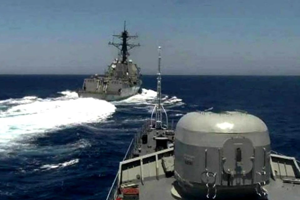 США заявили, что российский сторожевик опасно маневрировал рядом с их эсминцем