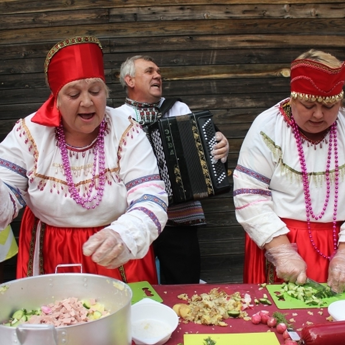 В Саратове прошел фестиваль окрошки с «Комсомолкой» - KP.RU