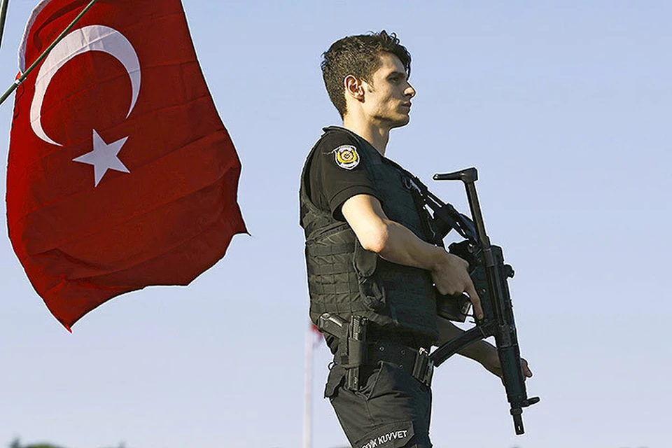 Госпереворот в Турции, устроенный группой военных, провалился.