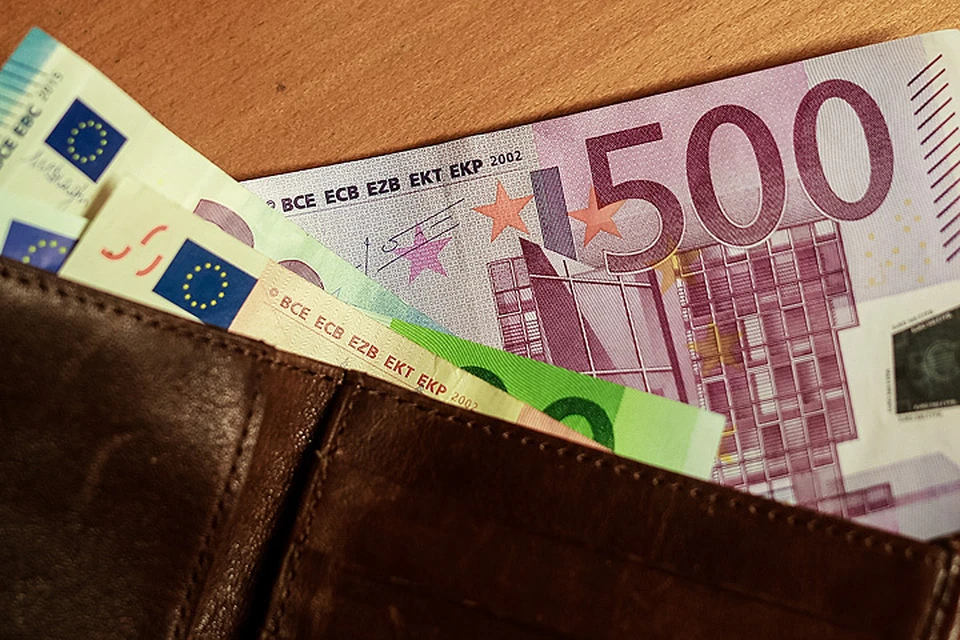 Евро превысил отметку в 75 рублей впервые с 6 июня. ФОТО Zuma\TASS