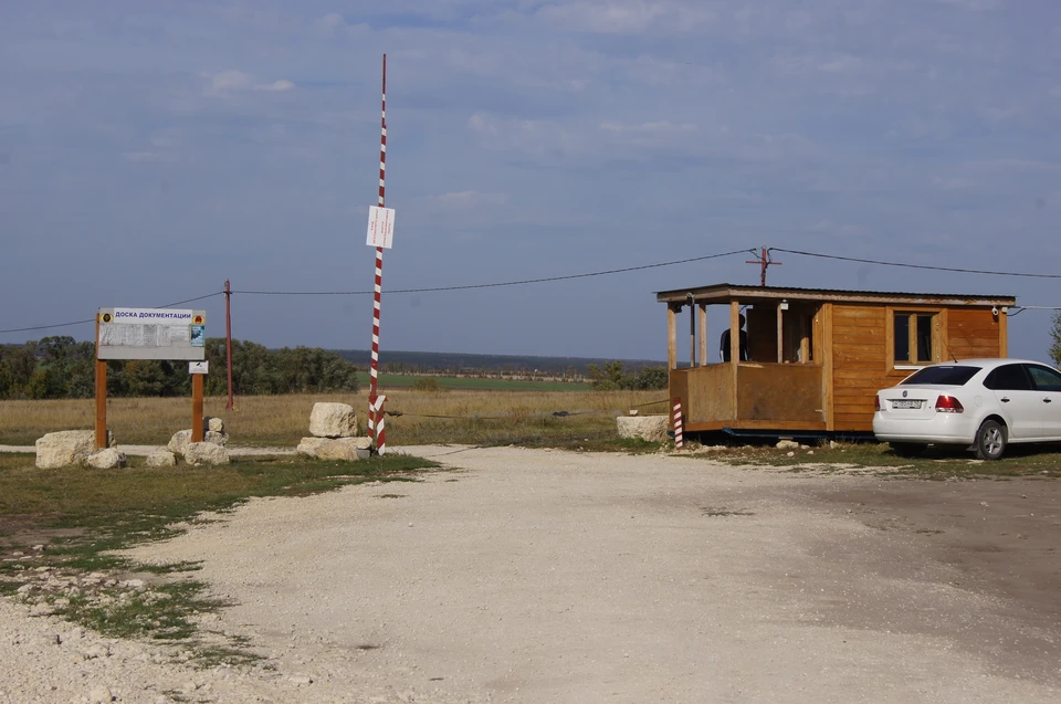 Въезд на пляж в районе Галичьей горы платный