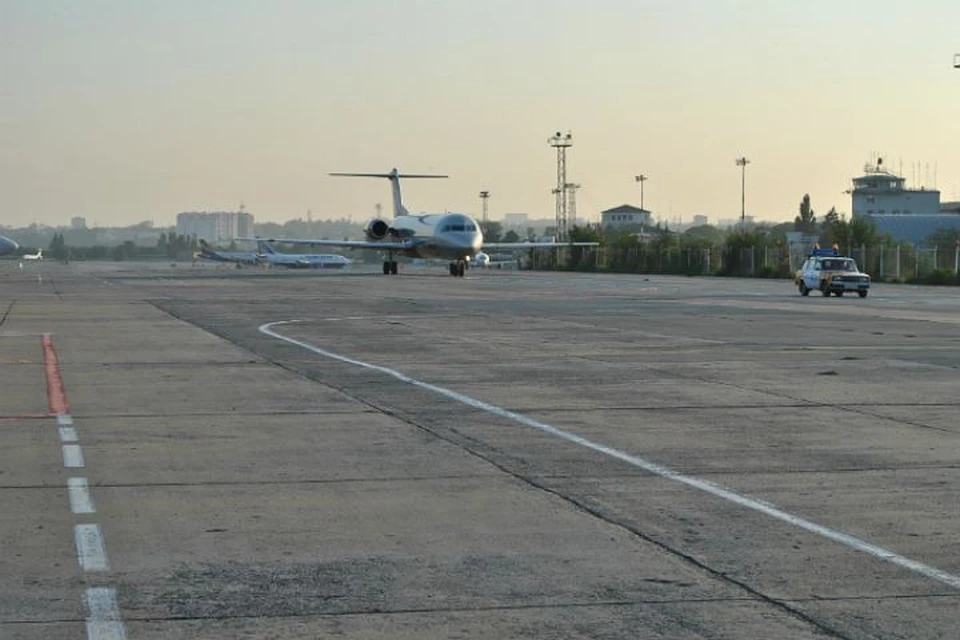 Из аэропорта пассажира доставили в больницу.