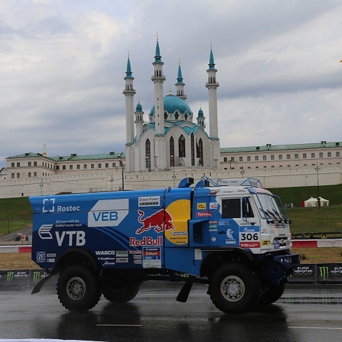 В Казани проходит автомотошоу Kazan City Racing-2016 - KP.RU