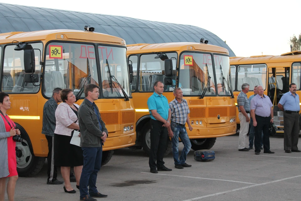 Церемония передачи школам автобусов