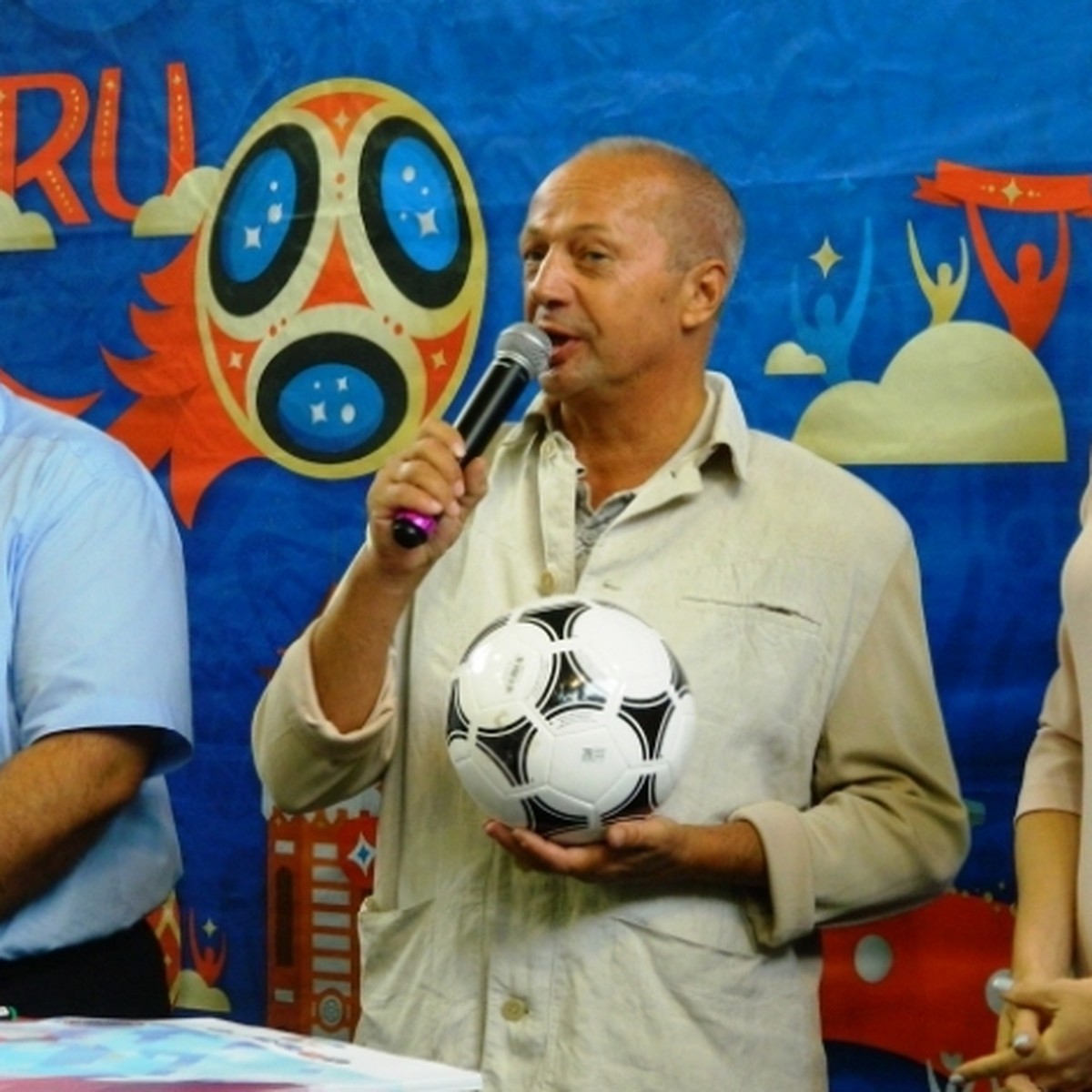 В волгоградской гимназии первого сентября прошел «Урок футбола» - KP.RU