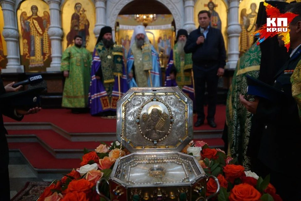 Тверь привезли мощи. Мощи Силуана Афонского. Глава Силуана Афонского. Принесение мощей прп. Силуана Афонского в Елец. Святого Силуана Афонского с частицей его мощей..