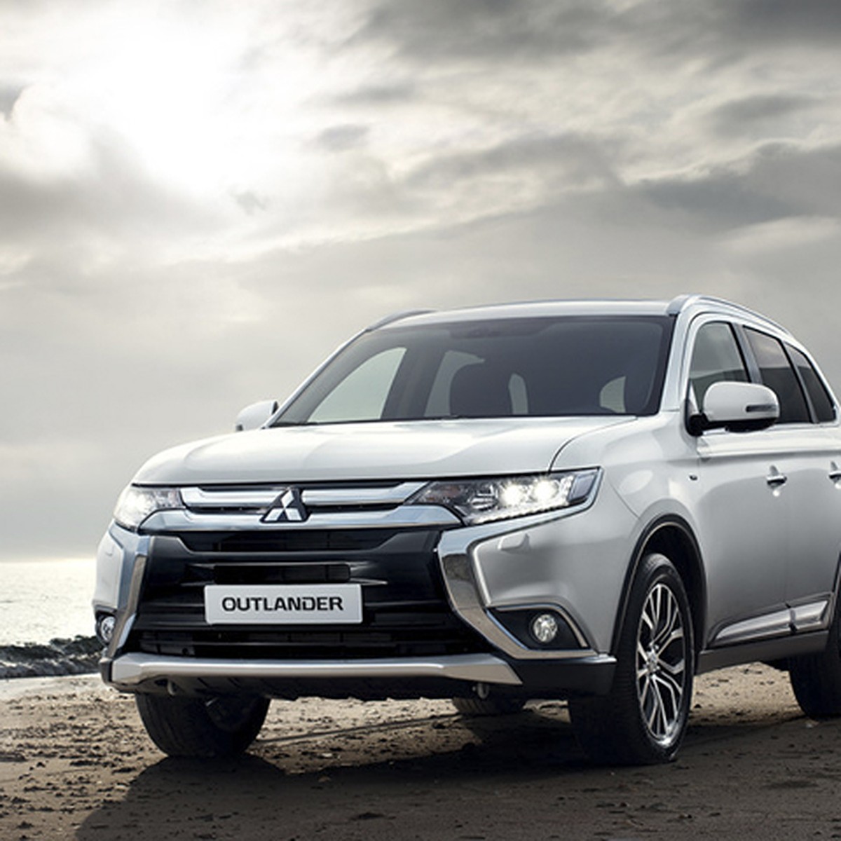 На «распродаже» в Ижевске можно купить Mitsubishi Outlander и ASX - KP.RU