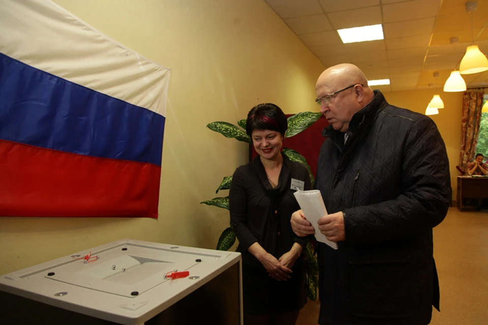 Губернатор Нижегородской области Валерий Шанцев проголосовал 18 сентября в Зеленом городе. Фото: Юлия Горшкова