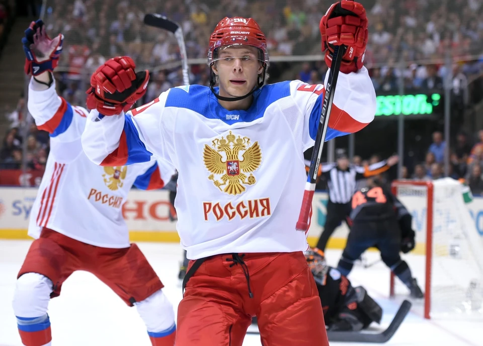 Молодой Владислав Наместников празднует первую шайбу россиян в этой игре.