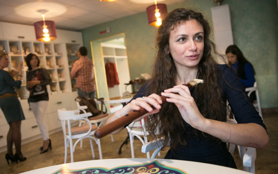 Дудук перестал быть чисто мужским инструментом. И Каринэ это блестяще демонстрирует