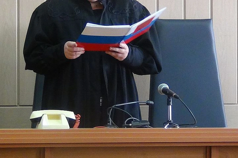 Суд приговорил красноярскую учительницу и ее мужа, больше года растлевавших 4-летнюю дочь, к 15 годам лишения свободы.