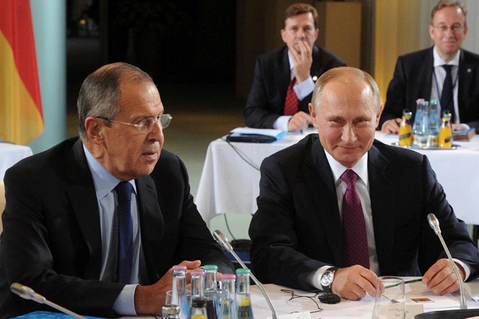 Владимир Путин и Сергей Лавров во время переговоров в Берлине