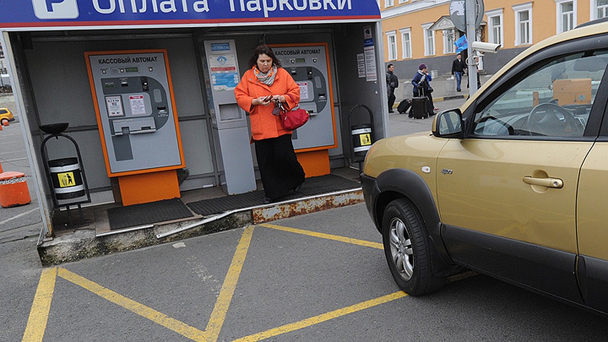 В Москве бесплатные парковки возле метро будут работать до часа ночи - KP.RU