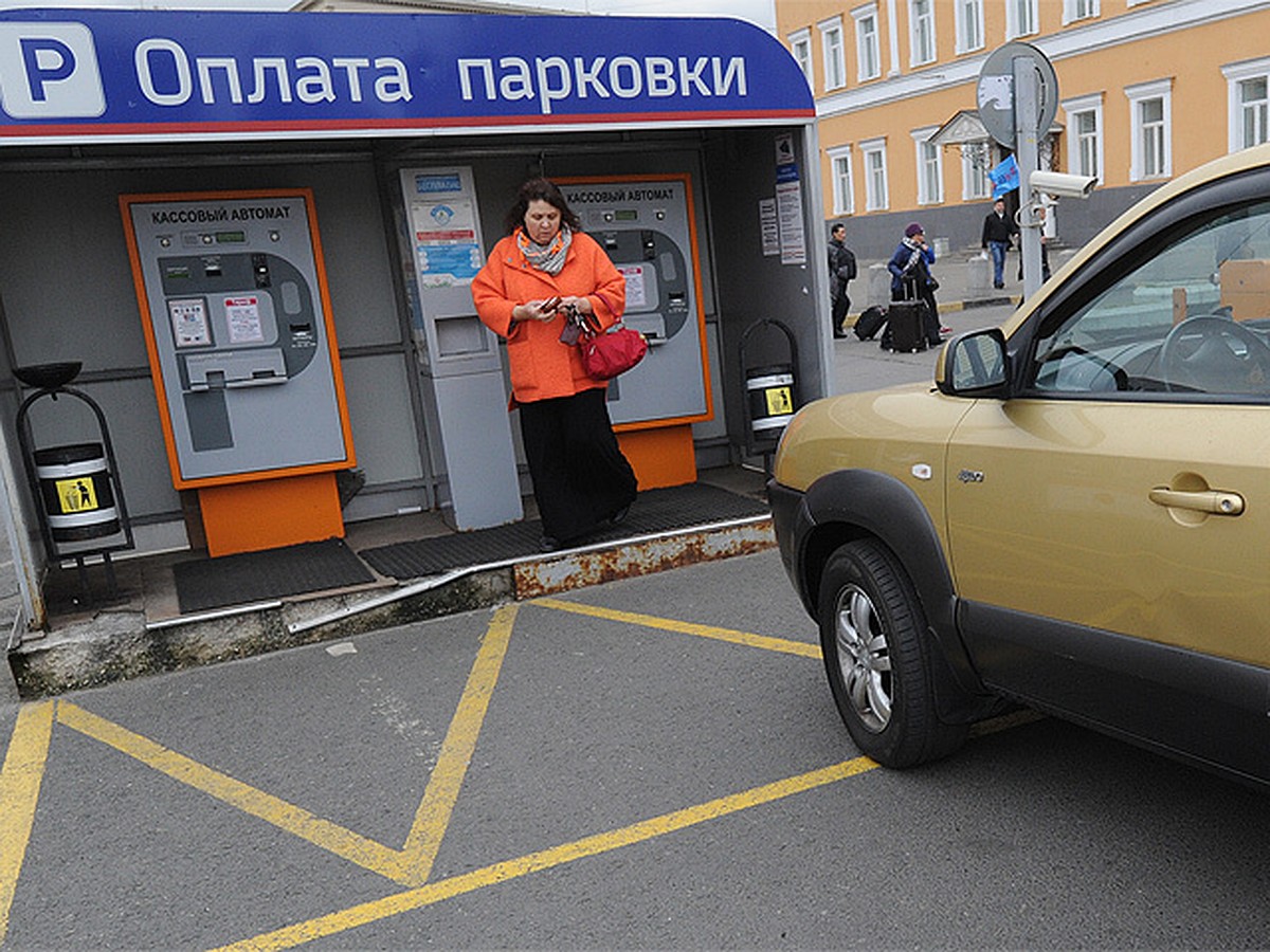 В Москве бесплатные парковки возле метро будут работать до часа ночи - KP.RU