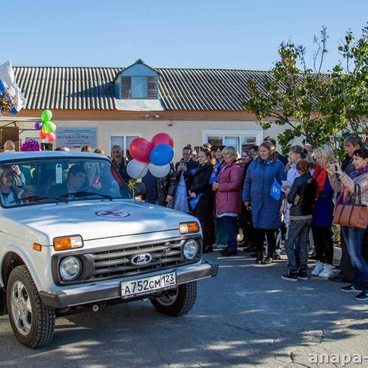 Сельским медучреждениям курорта подарили две новые «Нивы» - KP.RU