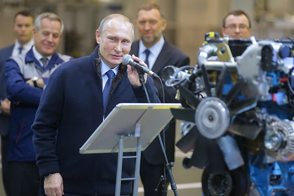 В прошлый раз на этот завод Путин приезжал почти десять лет назад, поэтому мог лично оценить изменения. Фото: Михаил Метцель/ТАСС