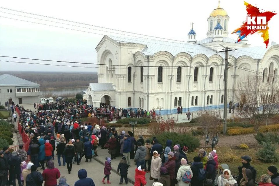 На торжественную церемонию прибыли гости со всех уголков России, Украины, Грузии и даже с Афона.