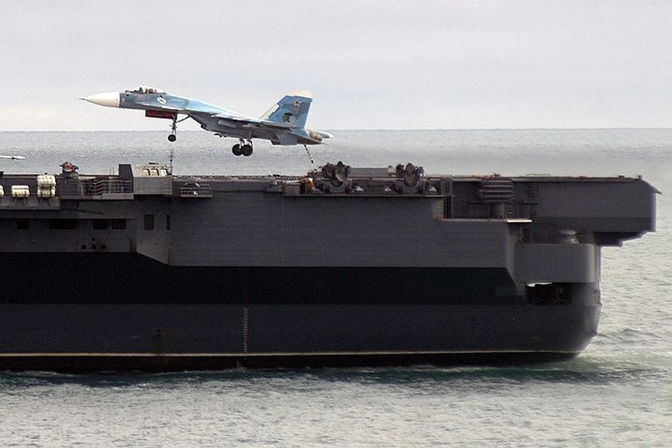 Су-33 во время посадки на борт "Адмирала Кузнецова"