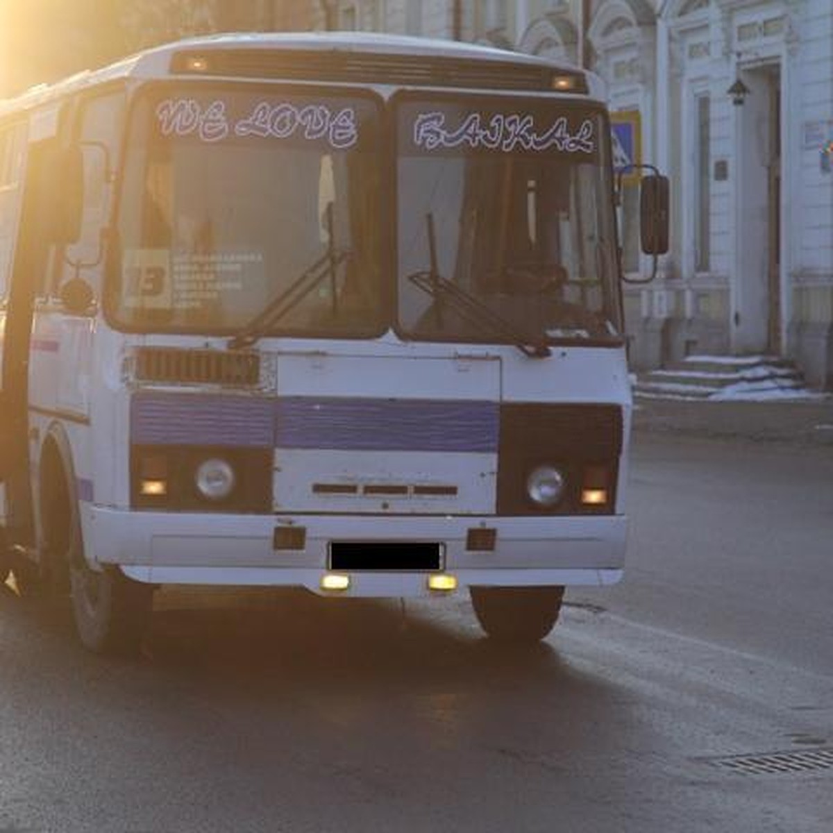 Иркутская школьница, сев не в тот автобус, 7 км прошла пешком по морозу в  поисках дома - KP.RU