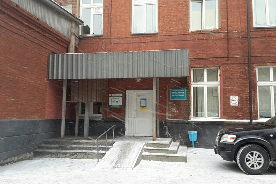 От отравления метиловым спиртом в Иркутске погибли 17 человек, за жизнь 20 борятся врачи.