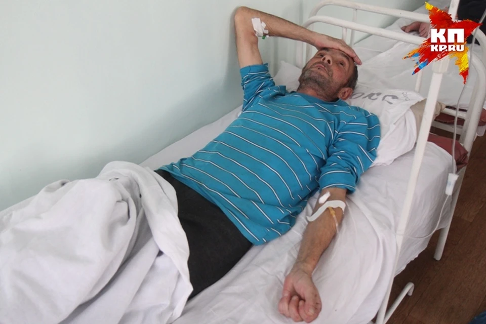 43-летний Андрей Колесников рассказывает свою историю в палате токсикологического отделения медсанчасти ИАПО.
