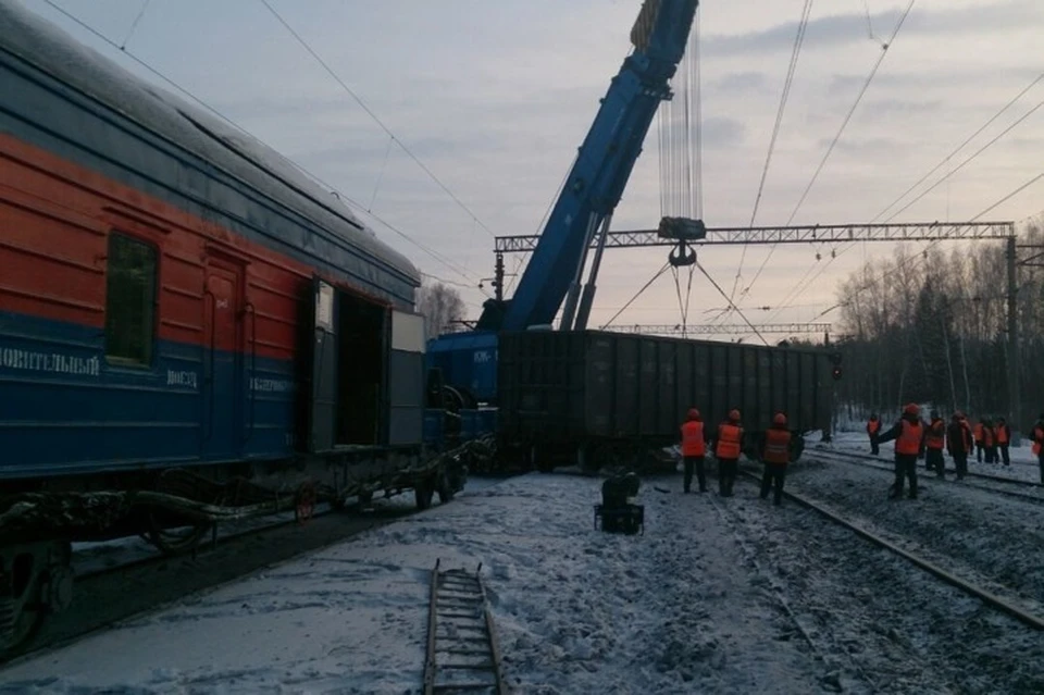 Под Каменском-Уральском семь вагонов поезда сошли с рельсов