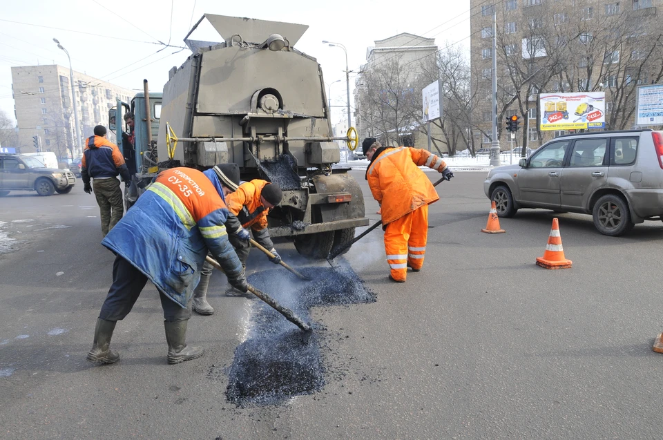 В общей сложности приведение в нормативное состояние дорожных артерий областного центра обойдется в 1 миллиард 100 миллионов рублей.