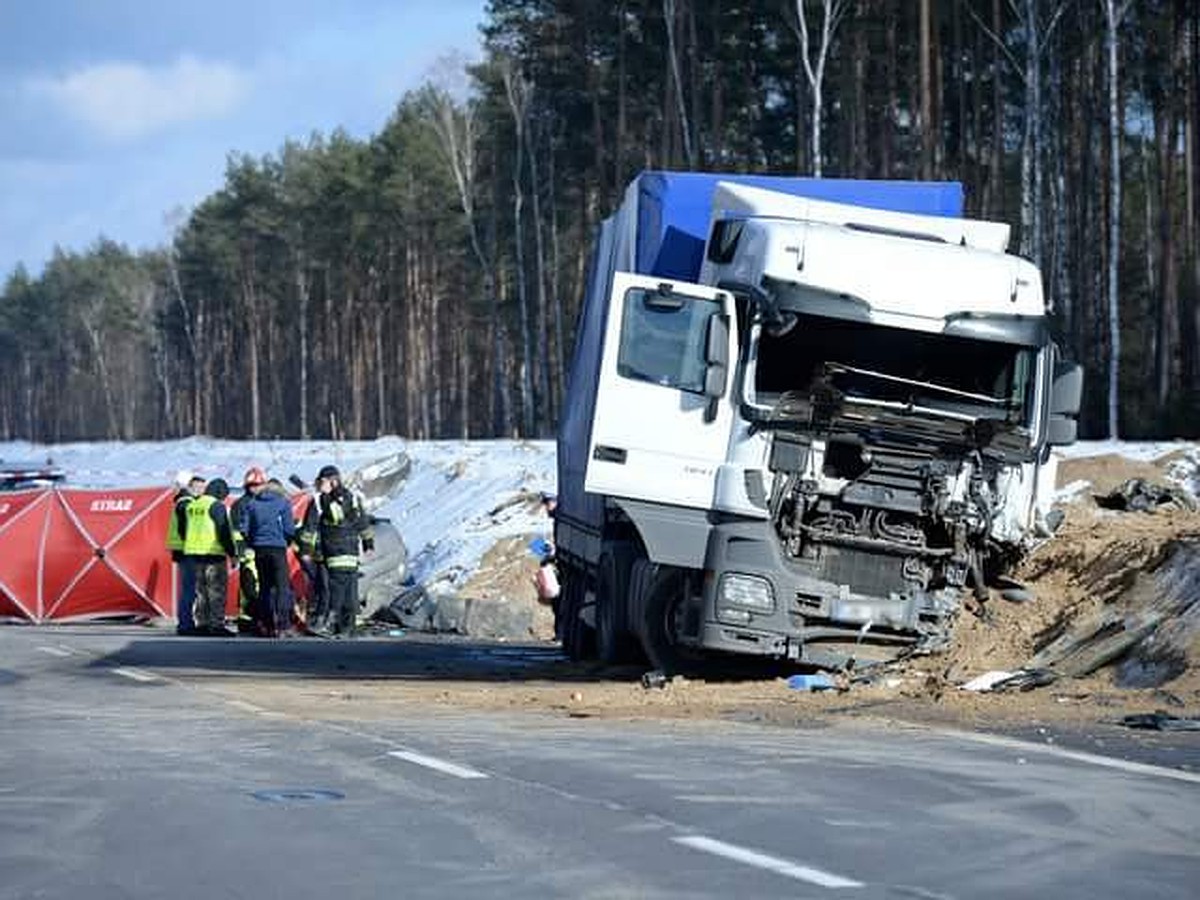 В Польше фура врезалась в две легковые машины: погибли белорусы - KP.RU