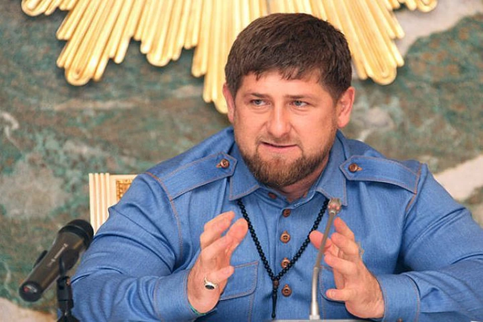 По мнению Кадырова, проблема с ношением платков носит надуманный характер