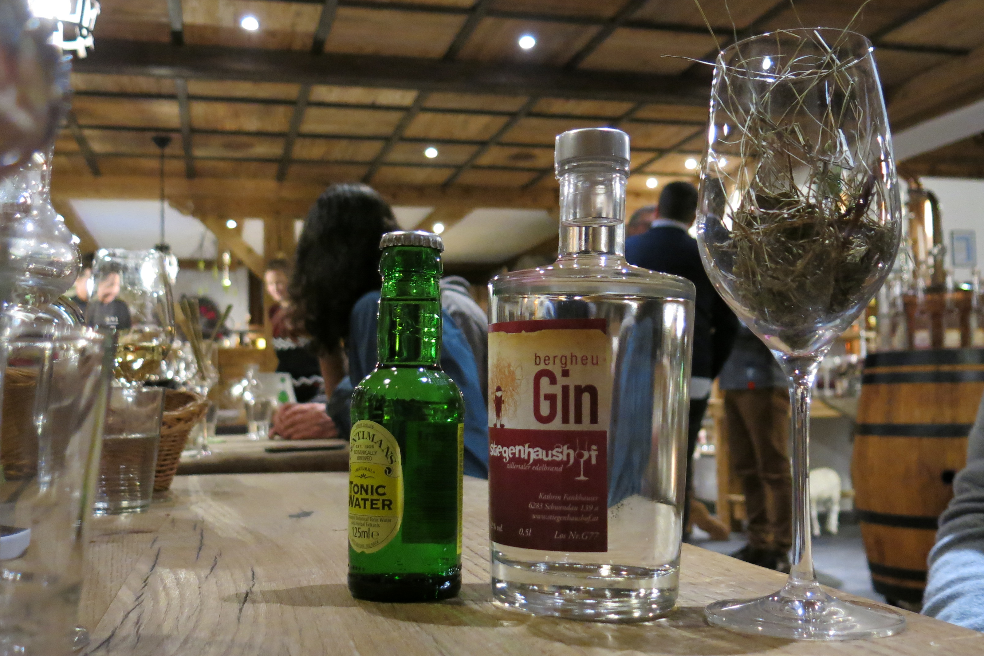 Австрийское изобретение - "джин-тоник с сеном".