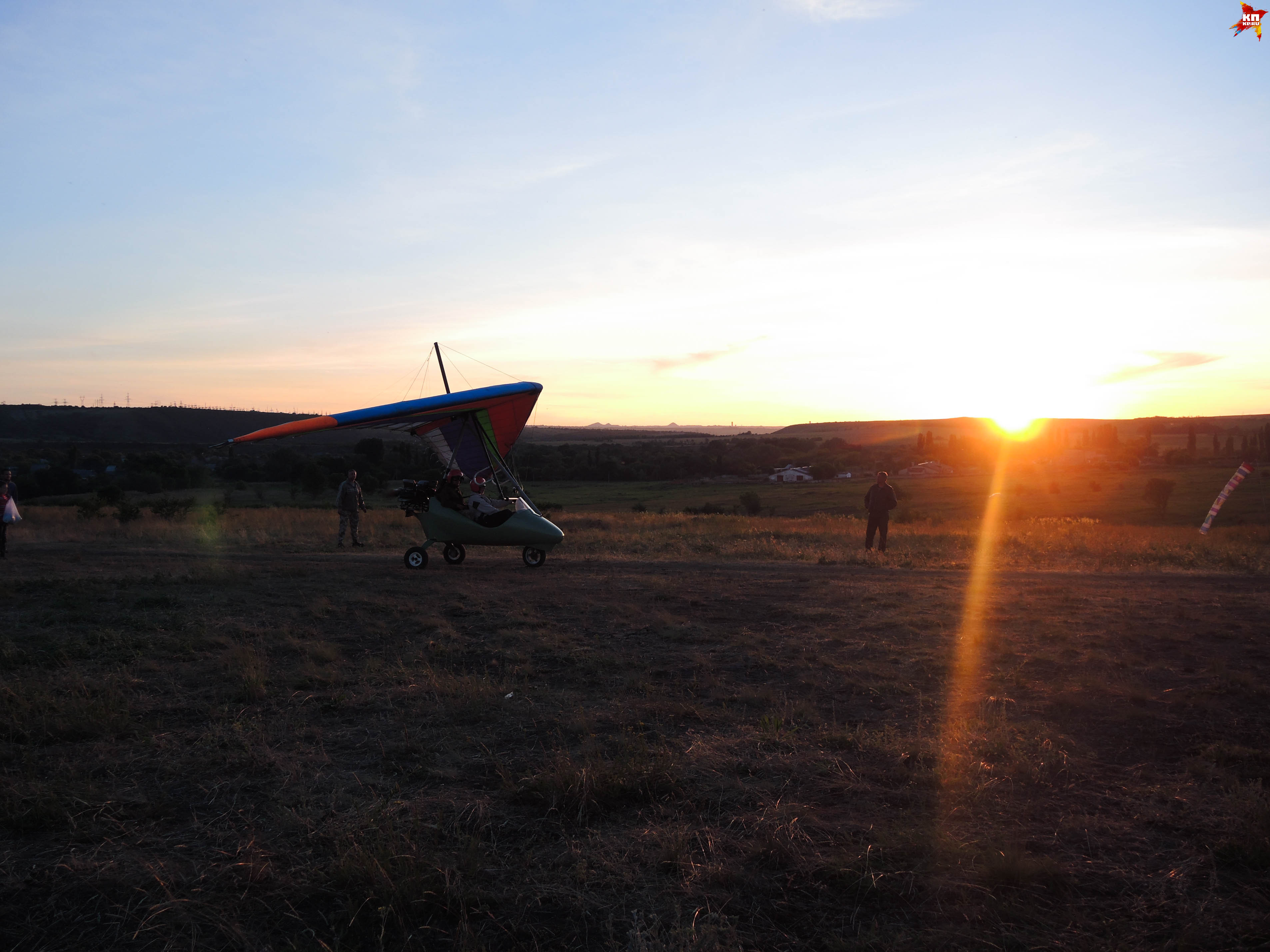 Любители высоты летали на дельтаплане до самого захода солнца