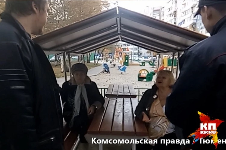 пьяная без трусов  В Перми после пьяной оргии голая 12-летняя девочка выбросилась с пятого  этажа. Малолетние участники попойки этого даже не заметили