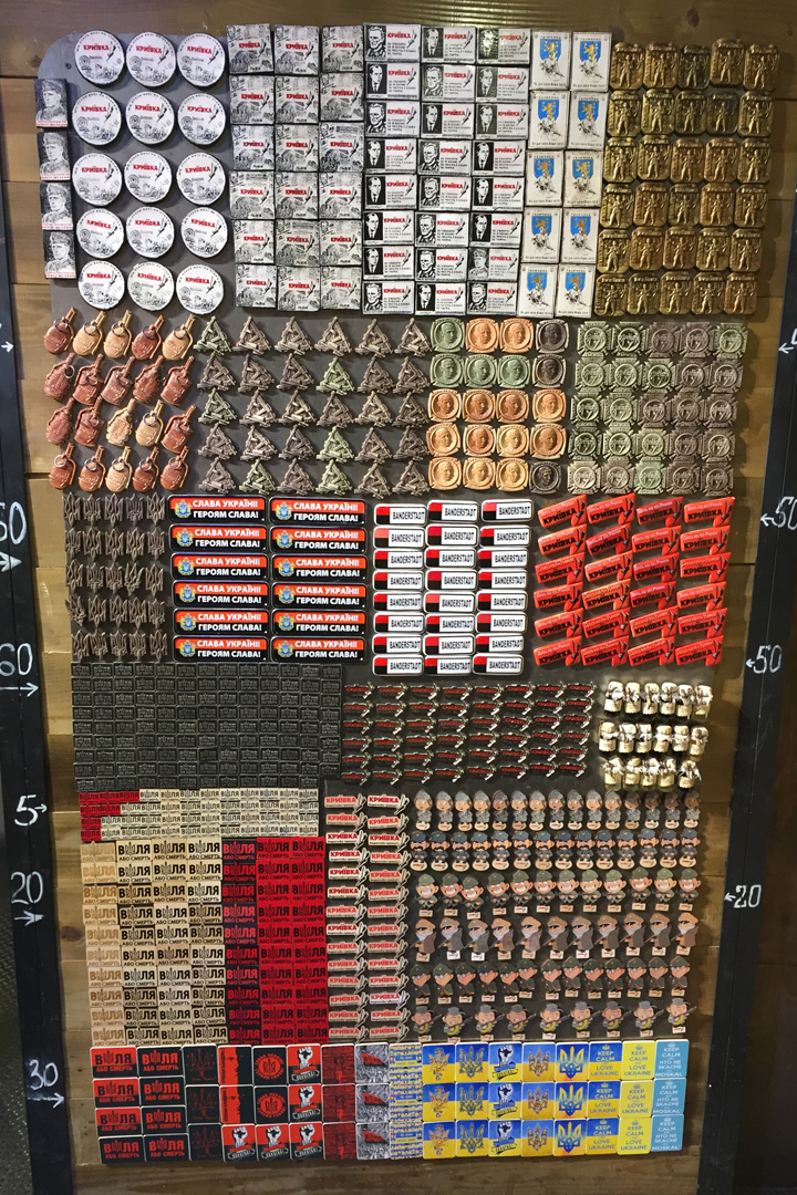 В кафе есть свой музей и магазин сувенирной продукции. Фото: Анастасия МАТВЕЕВА