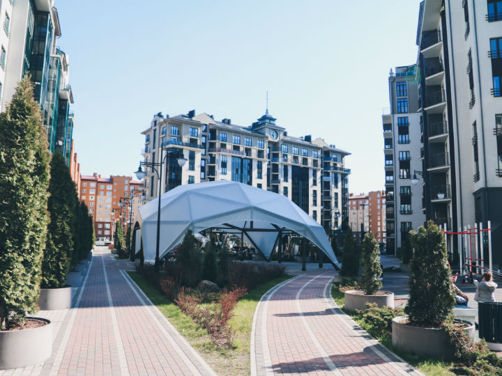 «Цветной бульвар» - один из образцовых ЖК Калининграда. Построила его компания «АвангардИнвестПроект».