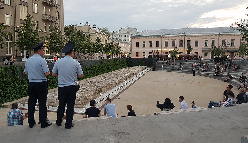 Музей под открытым небом превратился в &laquo;яму&raquo; для неформалов. Фото: Прокофьева Валентина