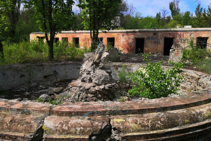Руины пионерского лагеря.